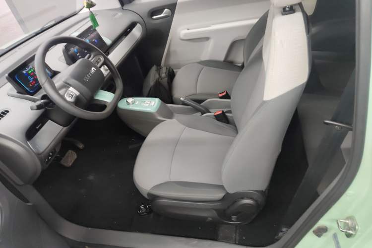 Used CHANGAN NEVO Lumin 2022 155 km – Refreshingly Sweet Edition Left Front Seat