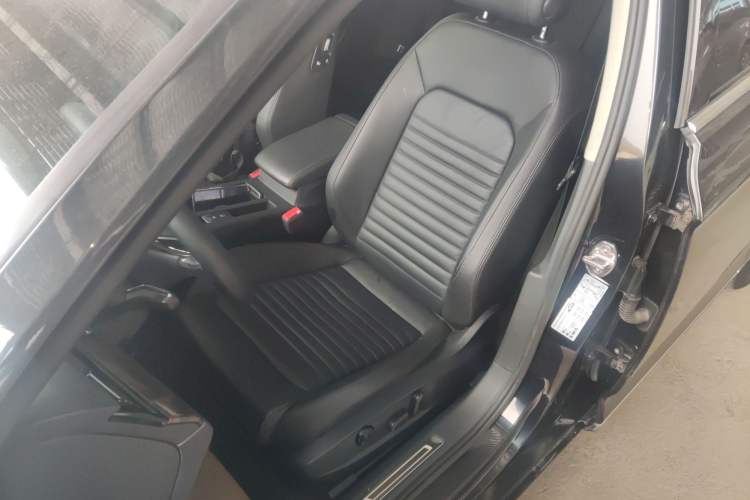 Used Volkswagen Magotan 2018 Facelift 330TSI DSG Luxury Model Left Front Seat