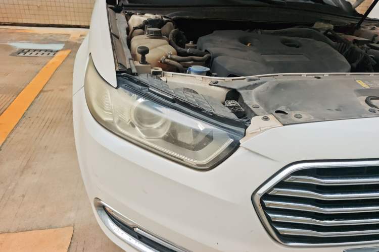 Used Ford Taurus 2015 EcoBoost 245 Fashion Edition Right Front Headlight