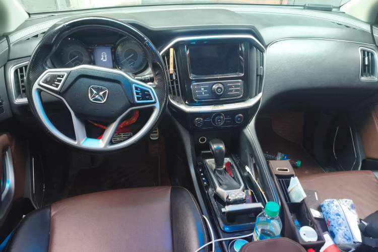 Used JMC Yusheng S350 2017 2.0T Automatic 2WD Diesel Luxury Version with Sunroof 5 Seats Center Console