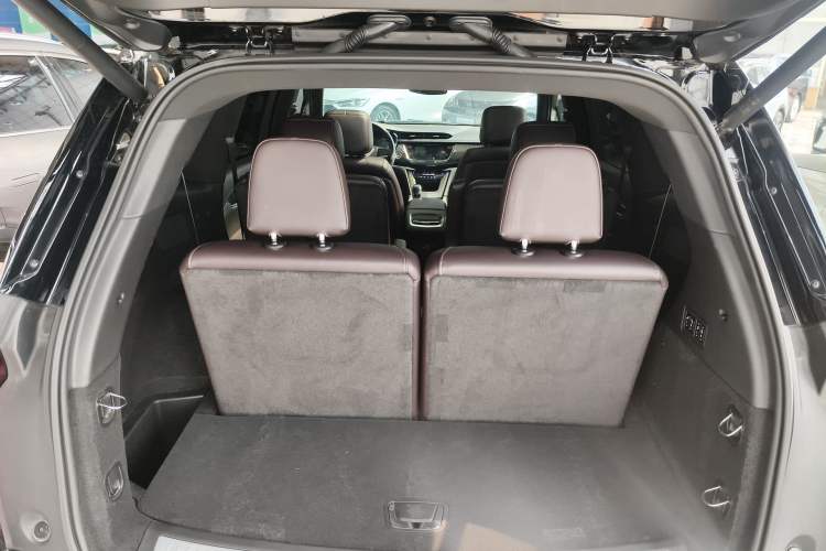 Used Cadillac XT6 2022 2.0T Six-Seater Two-Wheel-Drive Luxury Version Trunk