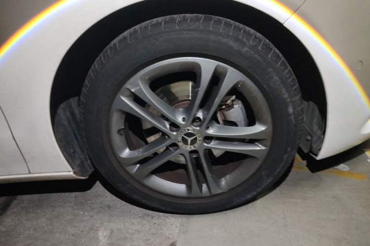 Used Mercedes-Benz B-Class 2020 B 200 Sport Edition Right Front Wheel Hub