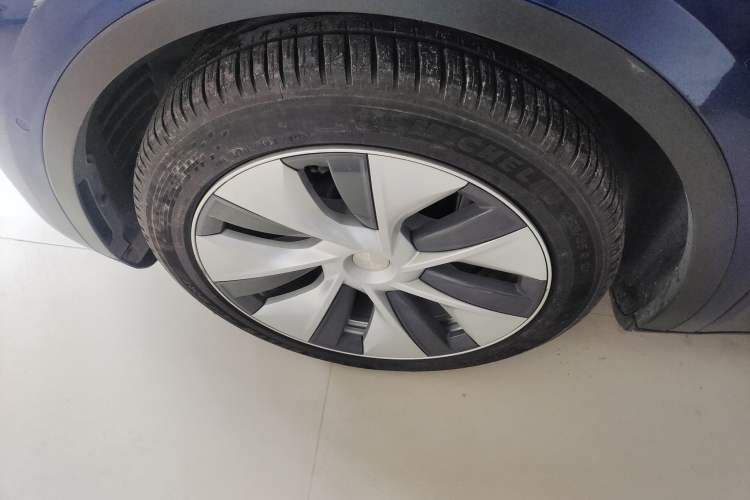 Used Tesla Model Y 2021 Long-Range All-Wheel-Drive Version 3D7
