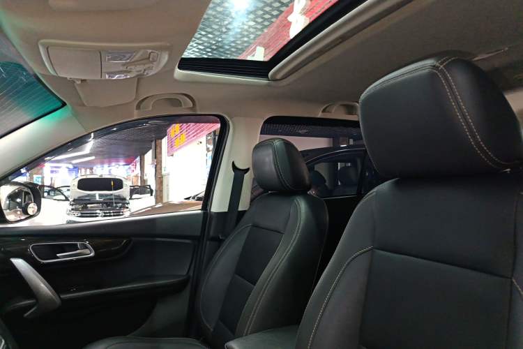 Used SWM X7 2016 1.5T Manual Luxury Edition 7 Seats Headliner