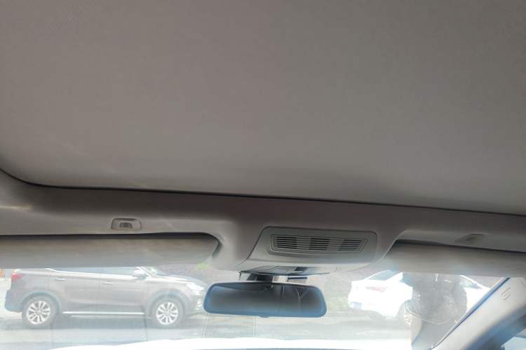 Used BMW 5 Series 2011 535Li Leading Model
