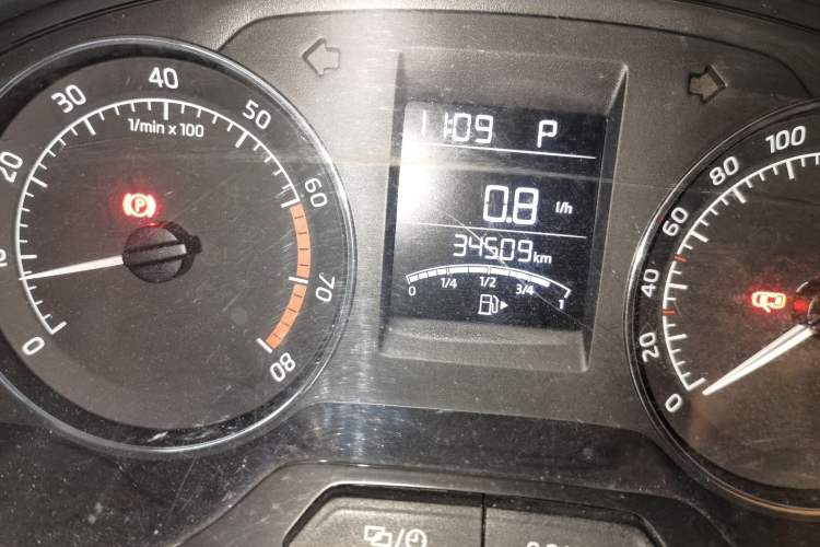 Used Skoda Rapid Spaceback 2016 Revised 1.6L Automatic Chuanxing Version Odometer Close Up