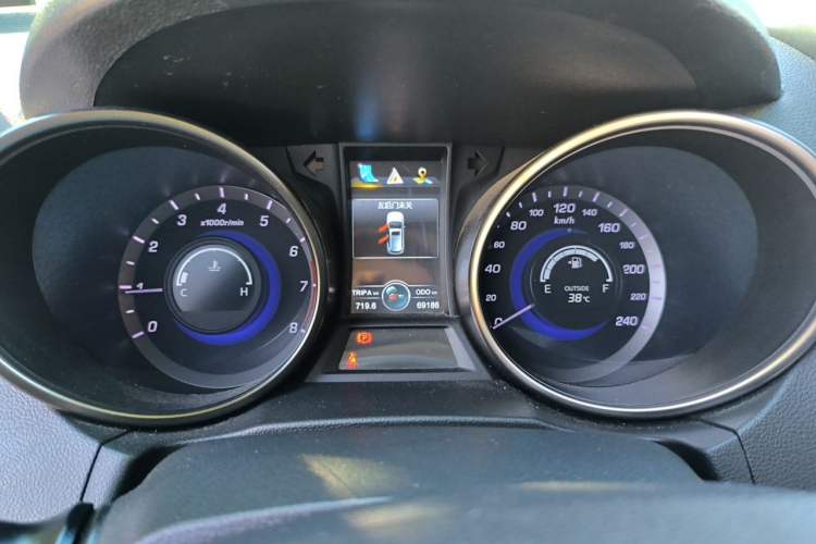 Used CHANGAN CS75 2014 2.0L Manual Luxury Version China IV Standard