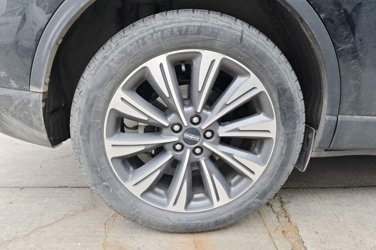 Used Lincoln Corsair 2022 2.0T Two-Wheel Drive Luxury Edition Right Rear Wheel Hub