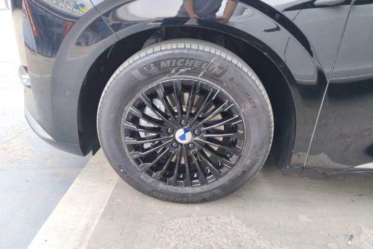 Used Denza D9 2025 DM-i Intelligent Drive 1020 Four-Wheel Drive Flagship Model Left Front Wheel Hub