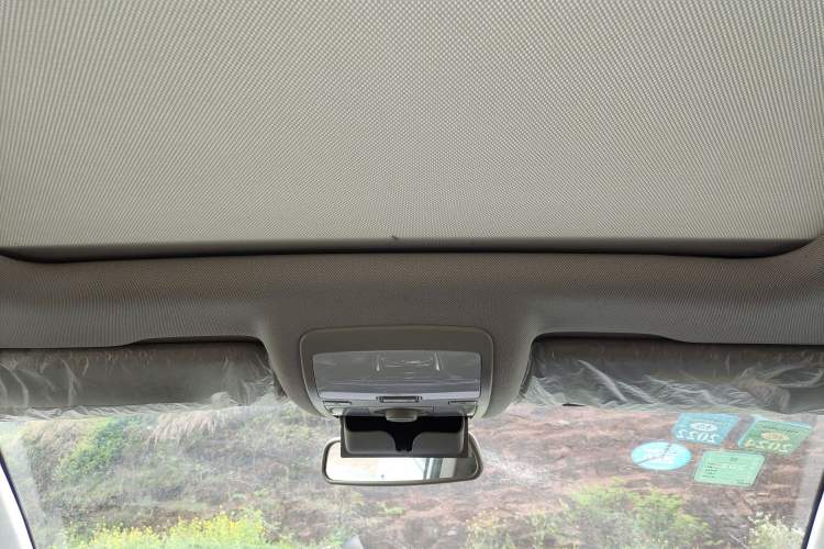 Used Zotye Domy X5 2017 Upgraded Model 1.5T Manual Luxury Version Headliner