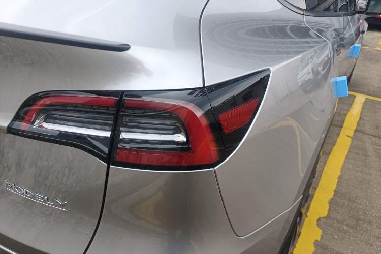 Used Tesla Model Y 2023 High-Performance All-Wheel-Drive Version
