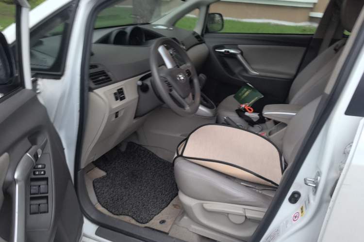 Used Toyota Verso 2014 Starlight 180E CVT Elite Edition
