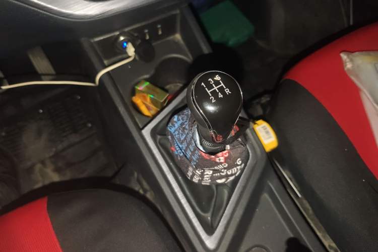 Used CHANGAN KAICHENG Ruixing M60 2023 1.6L CNG Comfort-Grade 6-Seater Passenger Vehicle Gear Lever