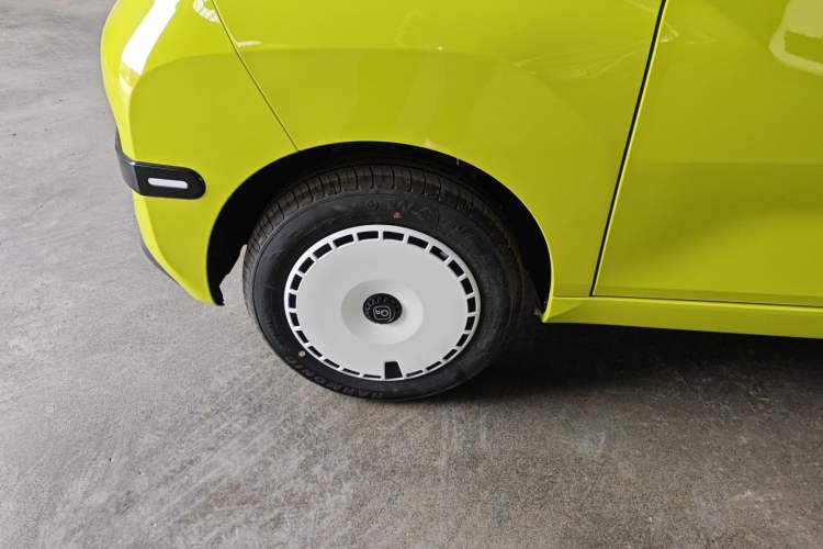 Used Chery QQ Ice Cream 2025 205km Qi Energy Version Left Front Wheel Hub