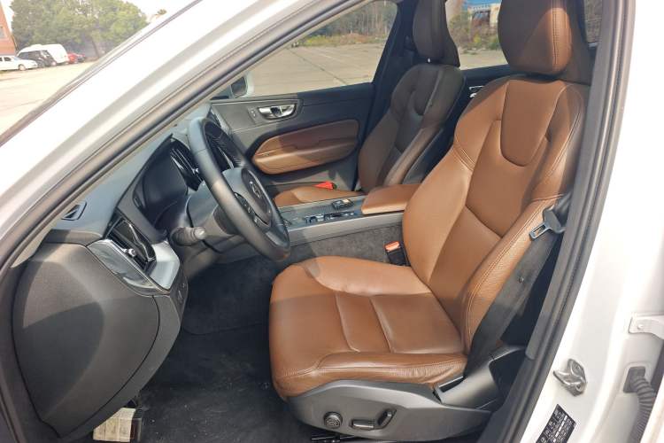 Used Volvo XC60 2019 T5 4x4 Smart Edition China V Standard