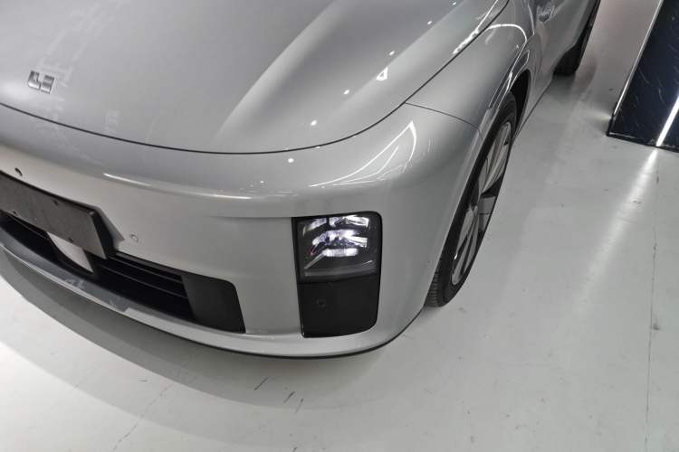 Used Li Auto i6 2025 Model Two-Wheel-Drive Standard Type
