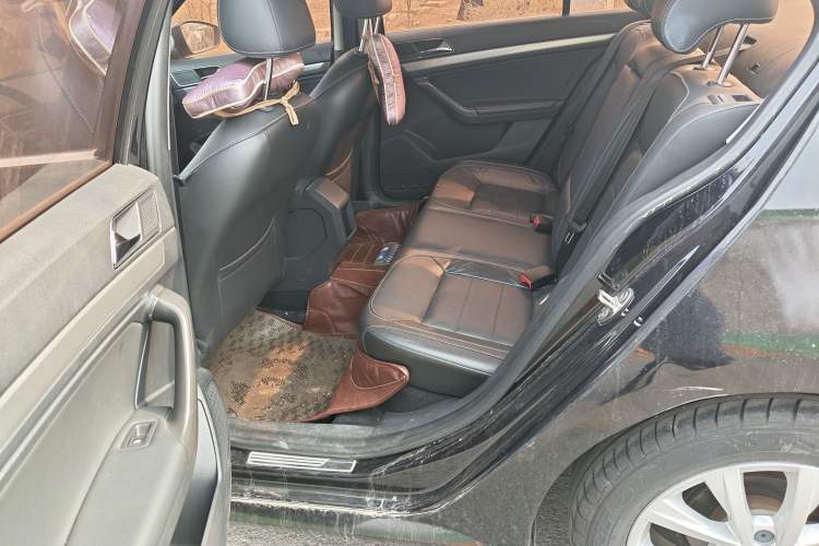 Used Volkswagen Lavida 2015 1.6L Automatic Comfort Edition