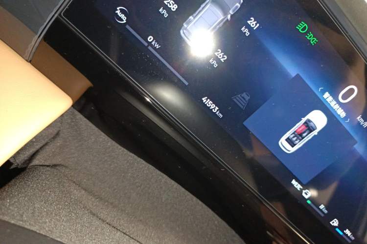 Used Geely Galaxy L7 2024 1.5T 115 km PLUS Dragon Edition Odometer Close Up