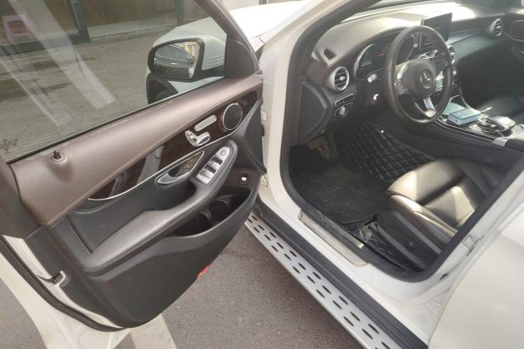 Used Mercedes-Benz GLC 2016 GLC 260 4MATIC Luxury Model