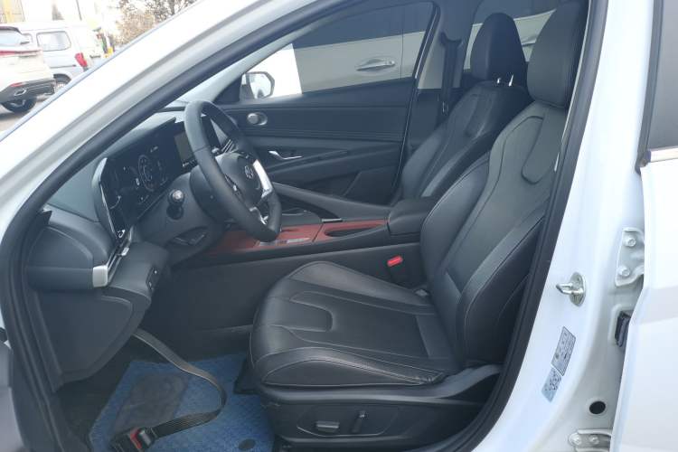 Used Hyundai Elantra 2022 1.5L CVT LUX Prestige Edition Left Front Seat