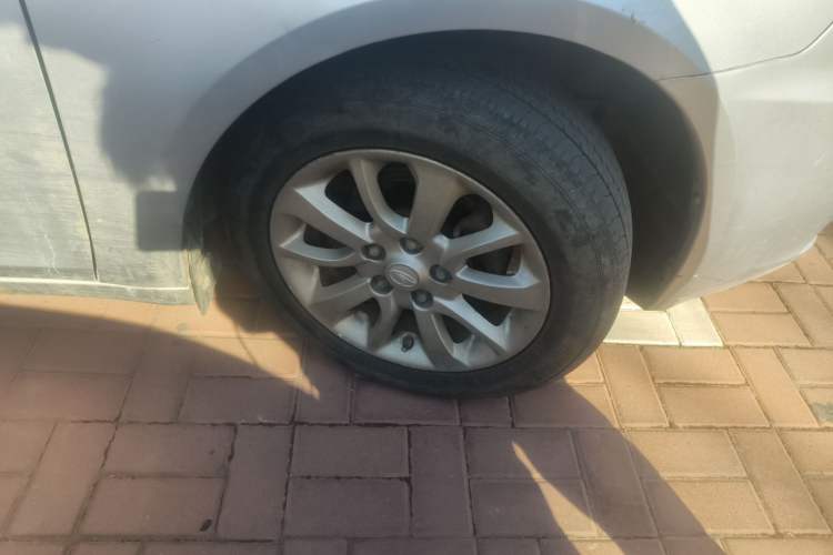 Used Soueast V5 Lingzhi 2014 1.5L Manual Luxury Model Right Front Wheel Hub