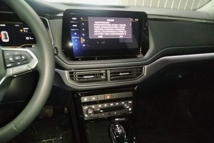 Used Volkswagen Tharu 2025 NewRui 300TSI Prestige Edition
