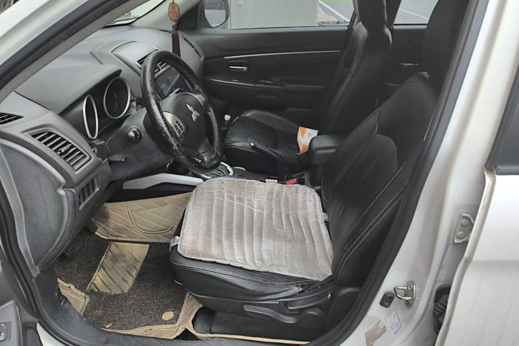 Used Mitsubishi ASX 2013 2.0L CVT Two-Wheel Drive Elite Edition Left Front Seat