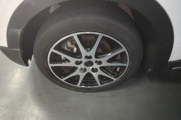 Used Dayun Yuehu 2021 32.85 kWh Two-Wheel-Drive Sprite Version Left Front Wheel Hub