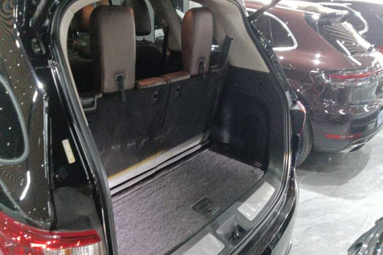 Used Infiniti QX60 2014 2.5 S/C Hybrid Two-Wheel Drive Excellence Edition