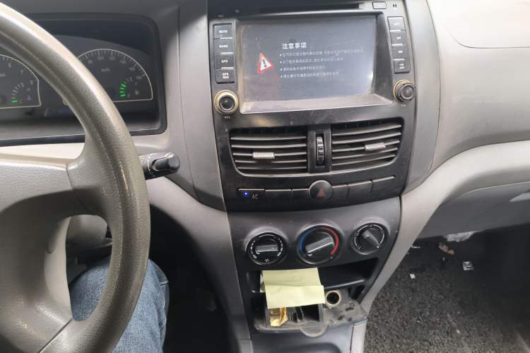 Used Dongfeng Shuaike 2013 Revised Version 1.5L Manual Comfort Trim 7 Seats China IV Standard
