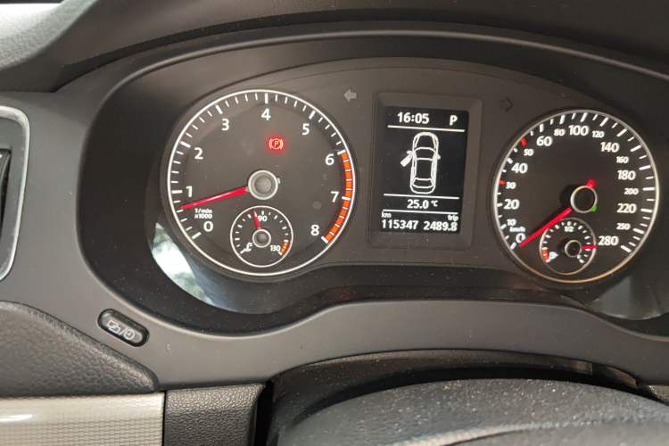 Used Volkswagen Sagitar 2012 1.4TSI Automatic Luxury Edition
