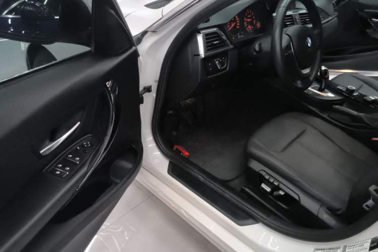 Used BMW 3 Series 2017 320Li Fashion Model
