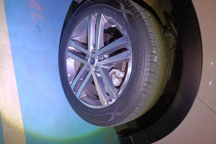 Used Haval H6 Coupe 2017 Red-Label 2.0T Automatic Two-Wheel Drive Elite Model Right Front Wheel Hub