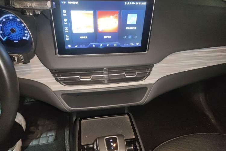 Used Hongqi E-QM5 2023 560km PLUS Audio And AC Panel