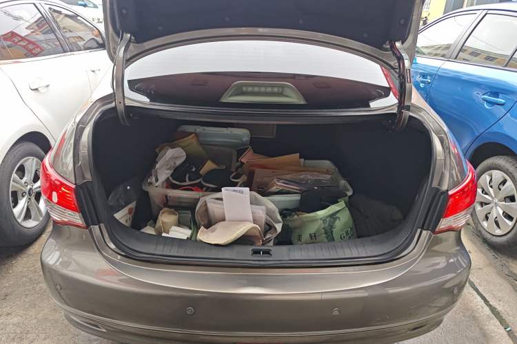 Used Nissan Sylphy 2012 Classic 1.6XE Automatic Comfort Edition Trunk