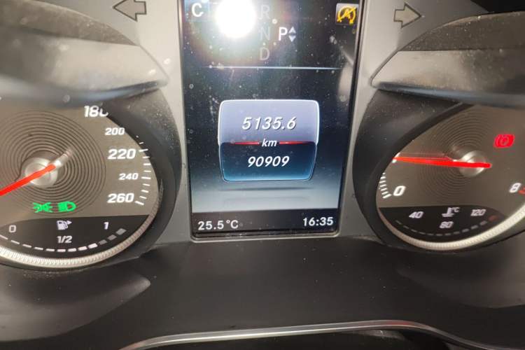 Used Mercedes-Benz GLC 2017 GLC 200 4MATIC Odometer Close Up