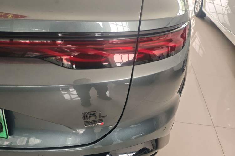 Used BYD Han L 2025 DM-p Four-Wheel-Drive LiDAR Flagship Model Right Rear Taillight