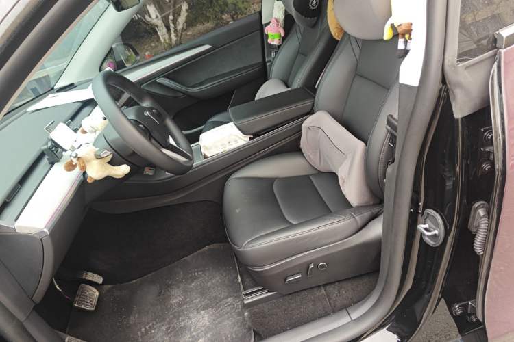 Used Tesla Model Y 2023 Rear-Wheel-Drive Version
