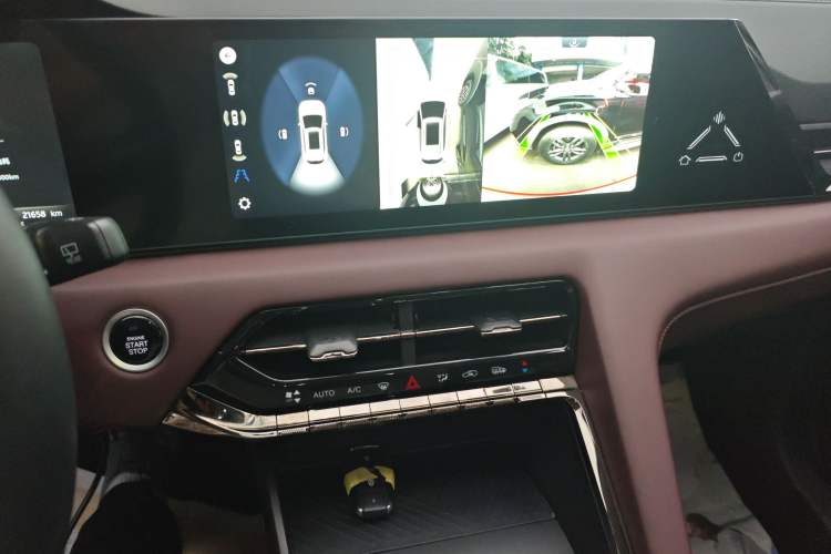 Used SOL X8 PLUS 2023 1.5 TGDI DCT Smart Edition 7-Seater