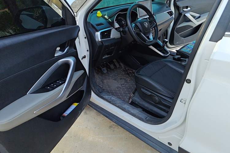 Used Baojun 510 2017 1.5L Manual Fashion Model
