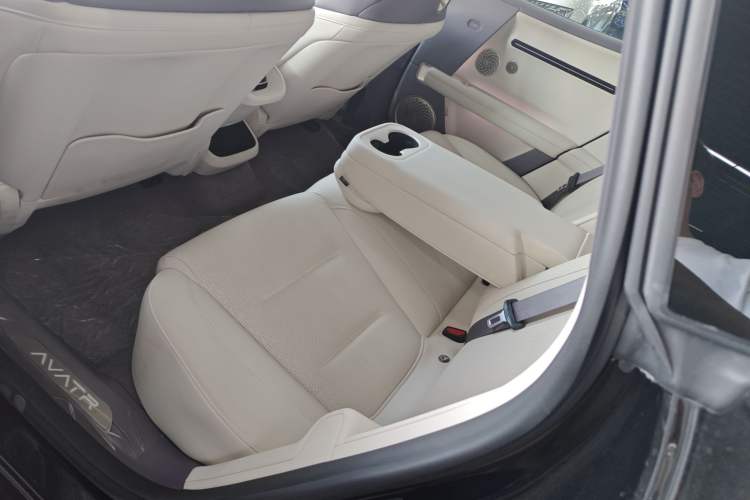 Used Avatr 06 2025 Pro Range-Extended Edition Left Rear Seat