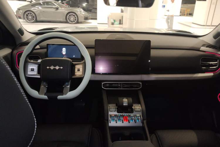 Used Formula Leopard Titanium 3 2025 501KM All-Wheel Drive Intelligent Driving Ultra Version
