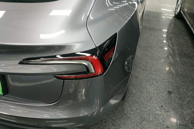 Used Tesla Model 3 2023 Long-Range All-Wheel-Drive Version Exterior 3