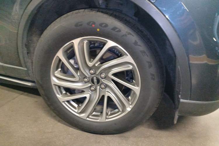 Used Lincoln Aviator 2021 3.0T V6 Four-Wheel Drive Luxury Edition Right Front Wheel Hub