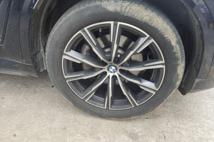 Used BMW X5 2020 xDrive30i M Sport Package Right Front Wheel Hub