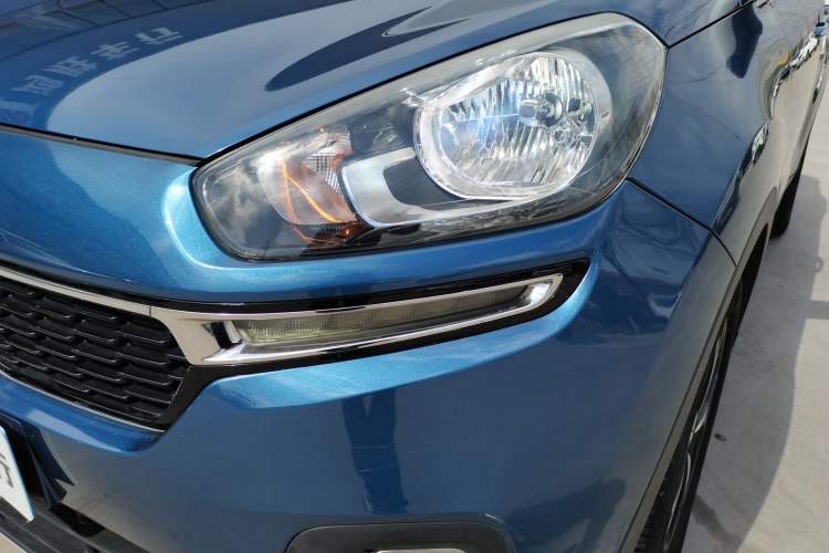 Used Kia KX3 2015 1.6L Automatic Two-Wheel Drive DLX Left Front Headlight