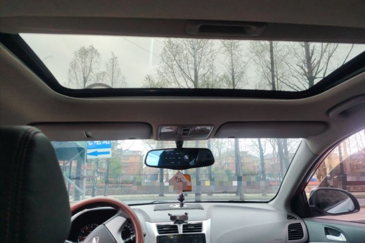 Used Hyundai Verna (older generation) 2010 Sedan 1.4L Automatic Fashionable GT Model Headliner