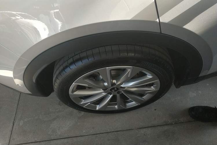 Used ONVO L60 2025 Model—60 kWh Rear-Wheel-Drive Version
