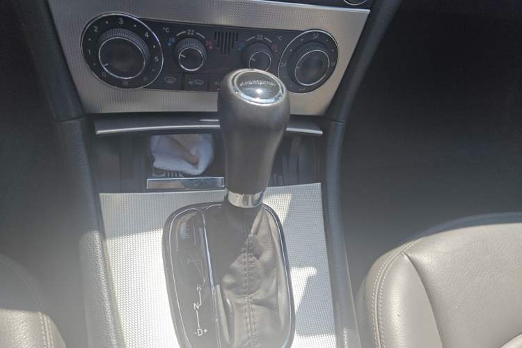 Used Mercedes-Benz CLK-Class 2006 CLK 350 Convertible Sports Car Gear Lever