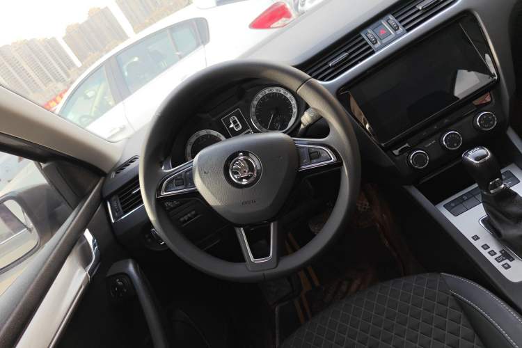 Used Skoda Octavia 2019 TSI230 DSG SmartDrive Luxury Edition China VI

